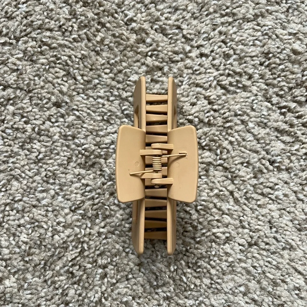 Solid Tan Neutral 4” Medium Claw Clip | OS